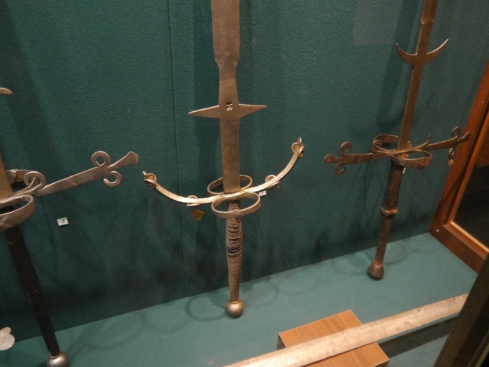 Сама по себе идея мечей с тупыми участками на лезвии была далеко не нова. /Фото: woodsman.com.ua.