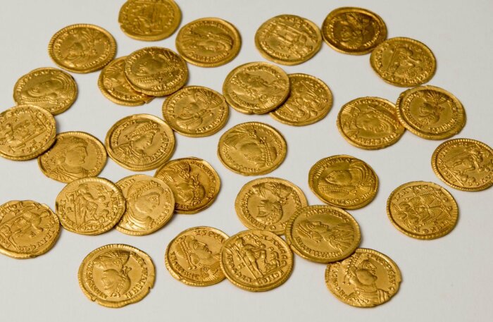 На самом деле золотых монет было немного. /Фото: Twitter.