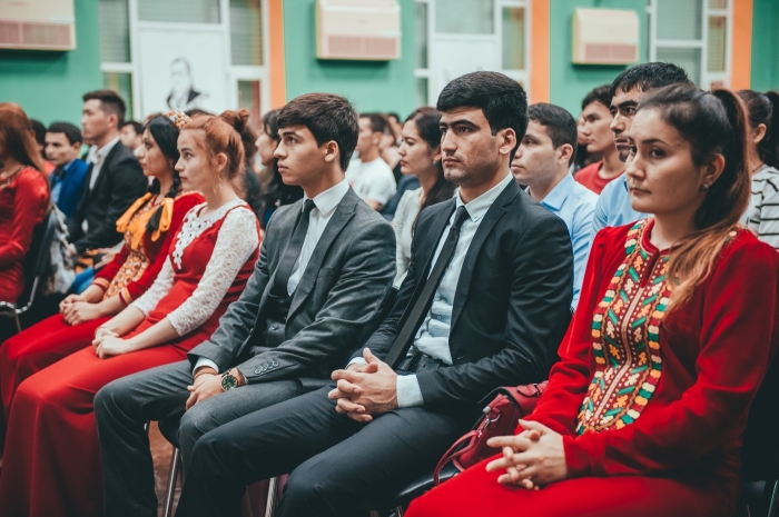 Туркменские студенты за рубежом. / Фото: komarkelov.ru.