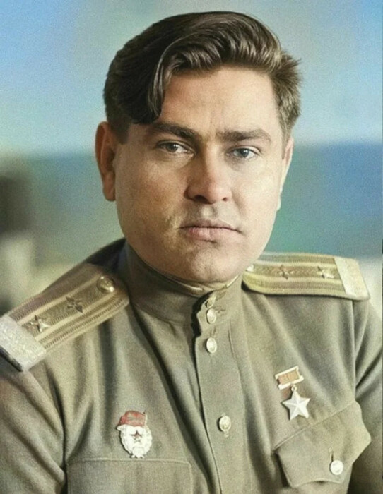 Советский лётчик-истребитель Алексей Петрович Маресьев. 