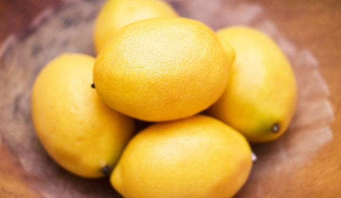 Из лимона и лайма, помещенных в микроволновку, сока будет больше.