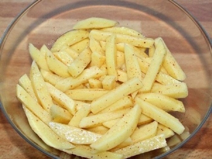 Картофель перемешиваем с белками.