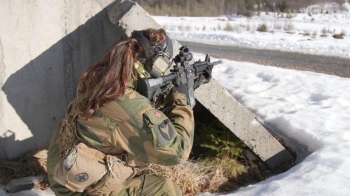 В армии Норвегии служат как мужчины, так и женщины. | Фото: bbc.com.