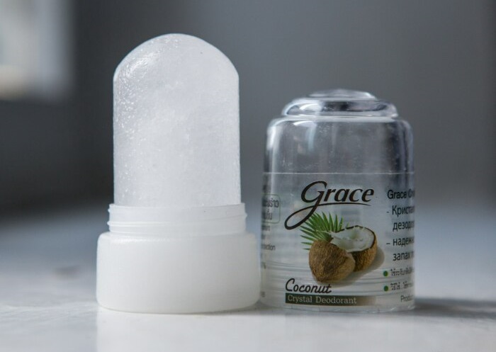 Более щадящий вариант дезодоранта - кристалл.