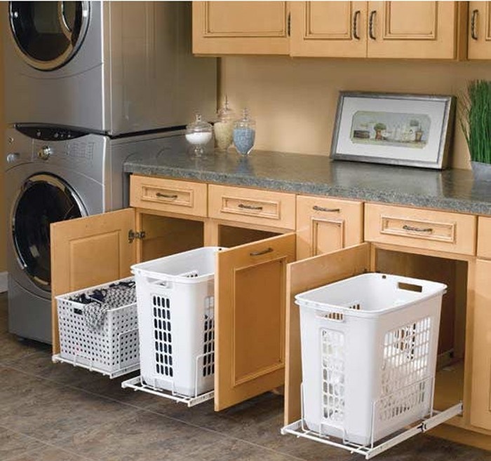 Корзины с бельем больше не будут стоять в спальне или ванной, удобные встроенные выдвигающиеся корзины для белья, в ящиках кухни. 
