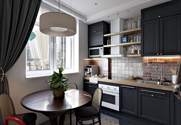 Цвет стен кухни - светлый, но темная мебель и темные шторы, сделают кухню более стильной и современной.