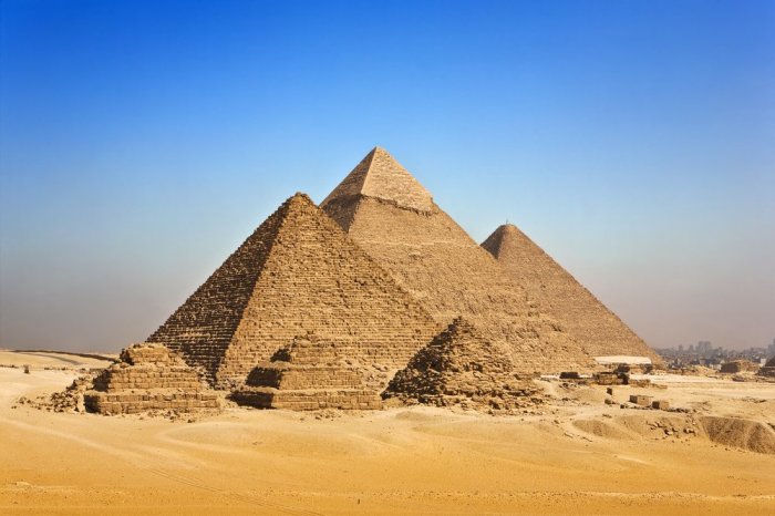 Комплекс пирамид в Гизе. 