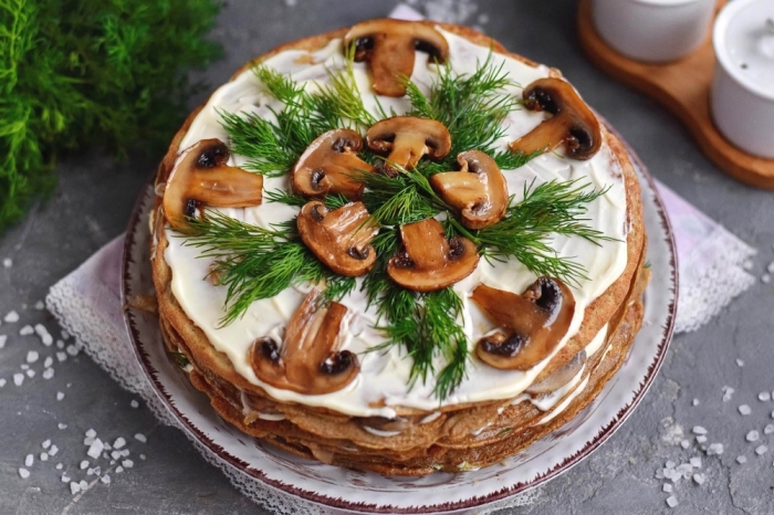 Печёночный торт с грибами. \ Фото: bing.com.