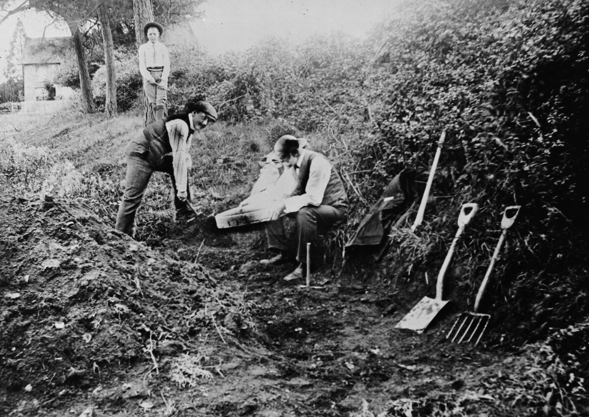 Наместе раскопок были найдены инетерсные артефакты. Наместе раскопок были найдены инетерсные артефакты.