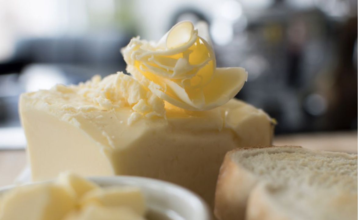 Сливочное масло. \ Фото: thinktasty.com. Сливочное масло. \ Фото: thinktasty.com.