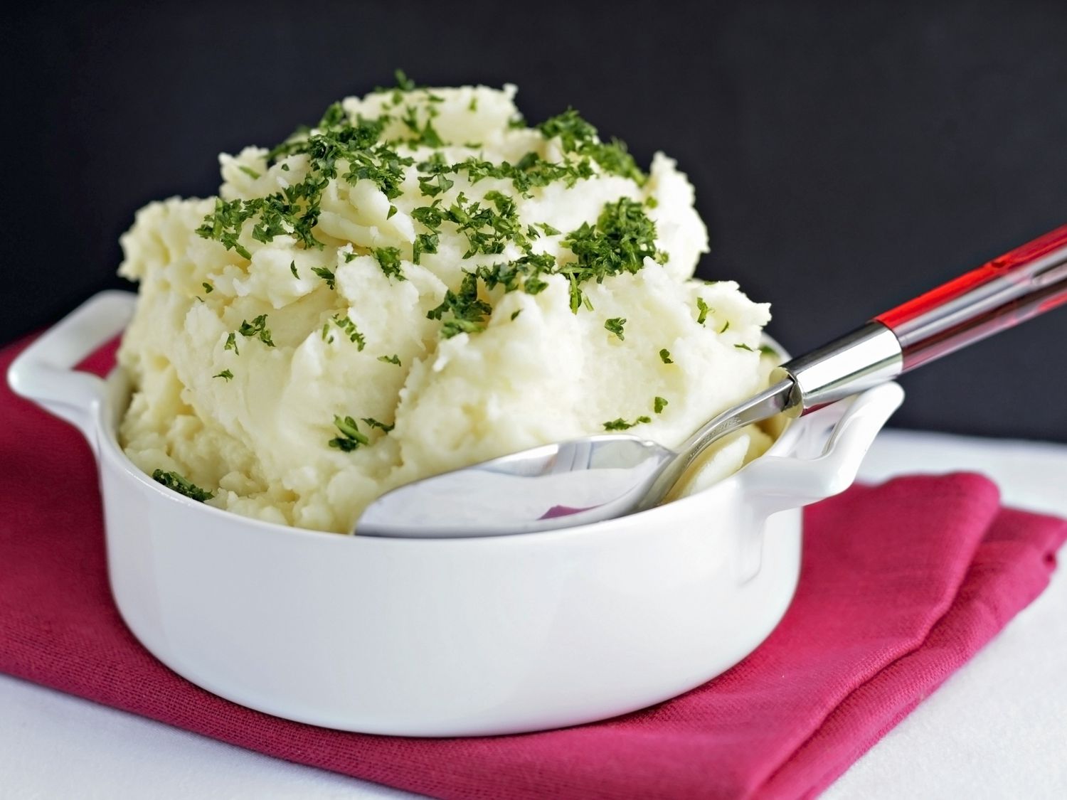 Чтобы приготовить пюре можно использовать даже майонез. \ Фото: thespruceeats.com. Чтобы приготовить пюре можно использовать даже майонез. \ Фото: thespruceeats.com.