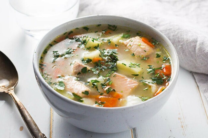 Пшённый суп с рыбной консервой. \ Фото: pinterest.ru.