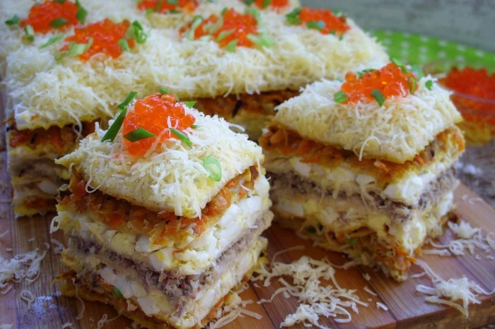 Вафельный торт с начинкой из рыбных консервов. \ Фото: travel-dom.ru.