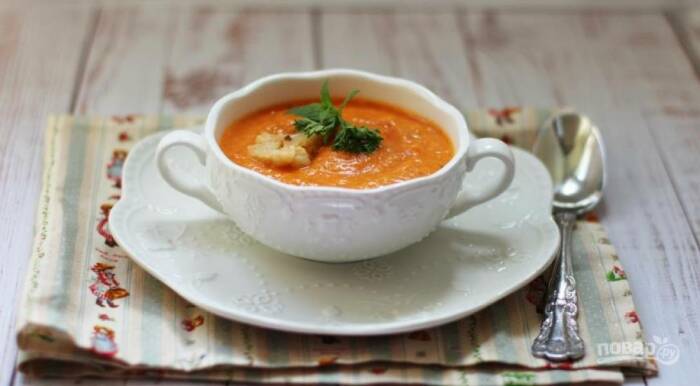 Холодный пикантный суп из болгарского перца. \ Фото: dselection.ru.