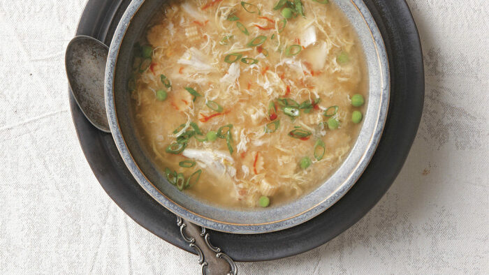 Очень вкусный суп с добавлением крабовых палочек. \ Фото: mastercook.com.