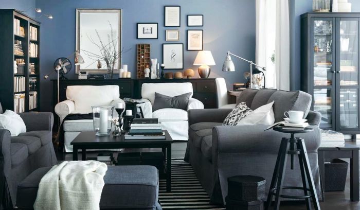 Сочетание серого и голубого в интерьере гостиной.