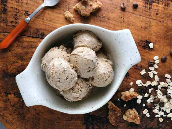 Десерт с мороженым и печеньем. \ Фото: allrecipes.com.