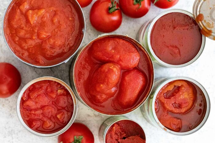 Консервированные помидоры и томатная паста. \ Фото: jessicagavin.com.