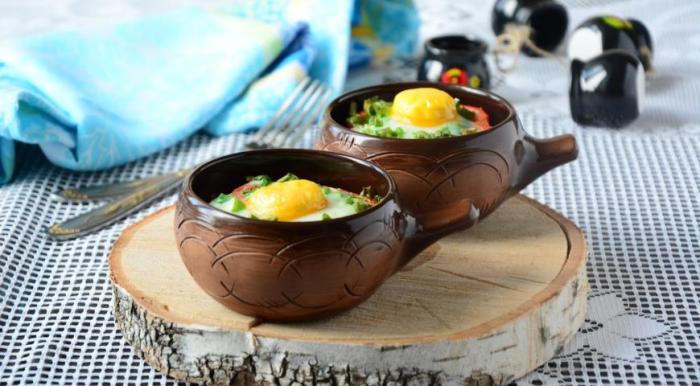 Запечённые яйца.  Фото: gastronom.ru.