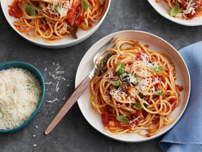 Спагетти в томатном соусе. \ Фото: i.pinimg.com