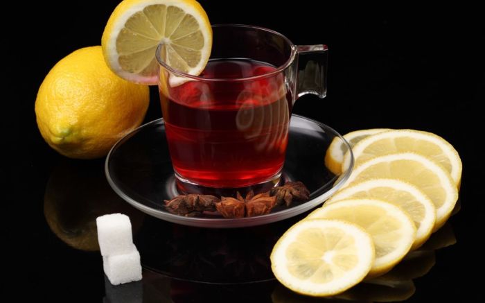 Крепкий чёрный чай с сахаром от головной боли. \ Фото: telegraf.com.ua.
