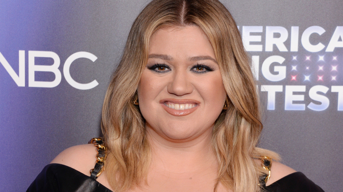 Американская певица и актриса Келли Кларксон  обожает боб-каре с мягкими локонами.