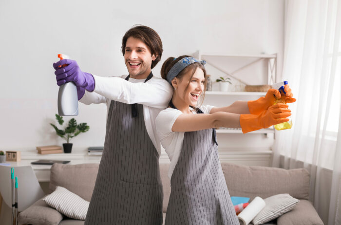 Не стесняйтесь приобщать мужа к делам по дому - это важно и полезно. \ Фото: bing.com.