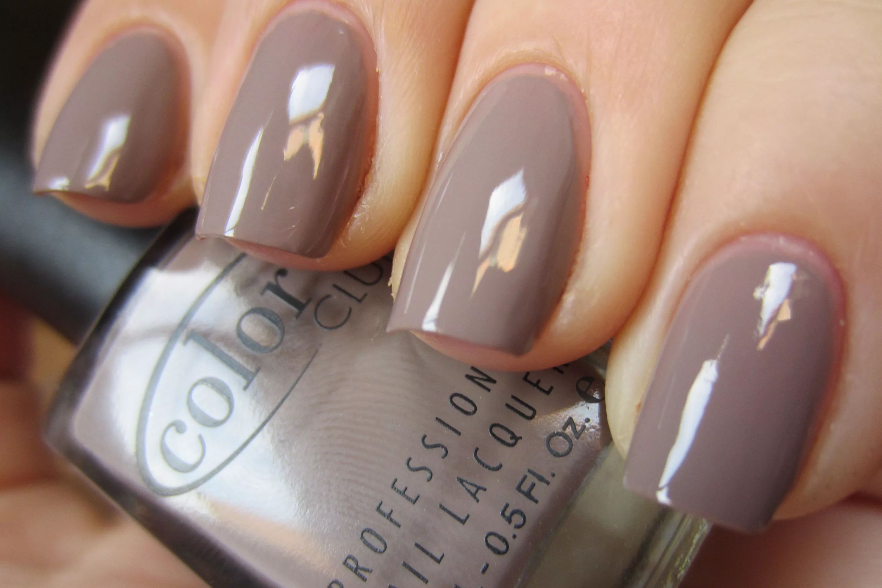 Главное преимущество цвета тауп заключается в том, что он подходит практически всем.