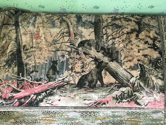 Ценность могут представлять и старые ковры.