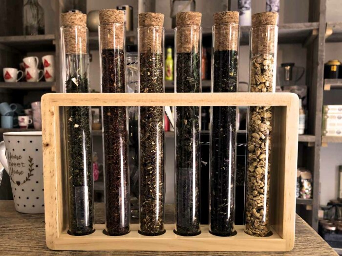 Стеклянные колбы\пробирки - отличный вариант для хранения сыпучих ингредиентов. \ Фото: bakjet.nl.