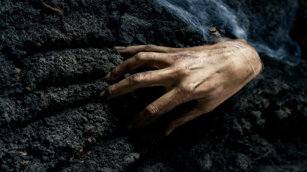 Тафефобия – один из самых древних и мрачных человеческих страхов. \ Фото: financialexpress.com.