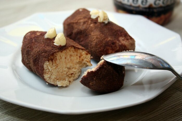 Пирожная картошка из сухарей.  Фото: yandex.ua.