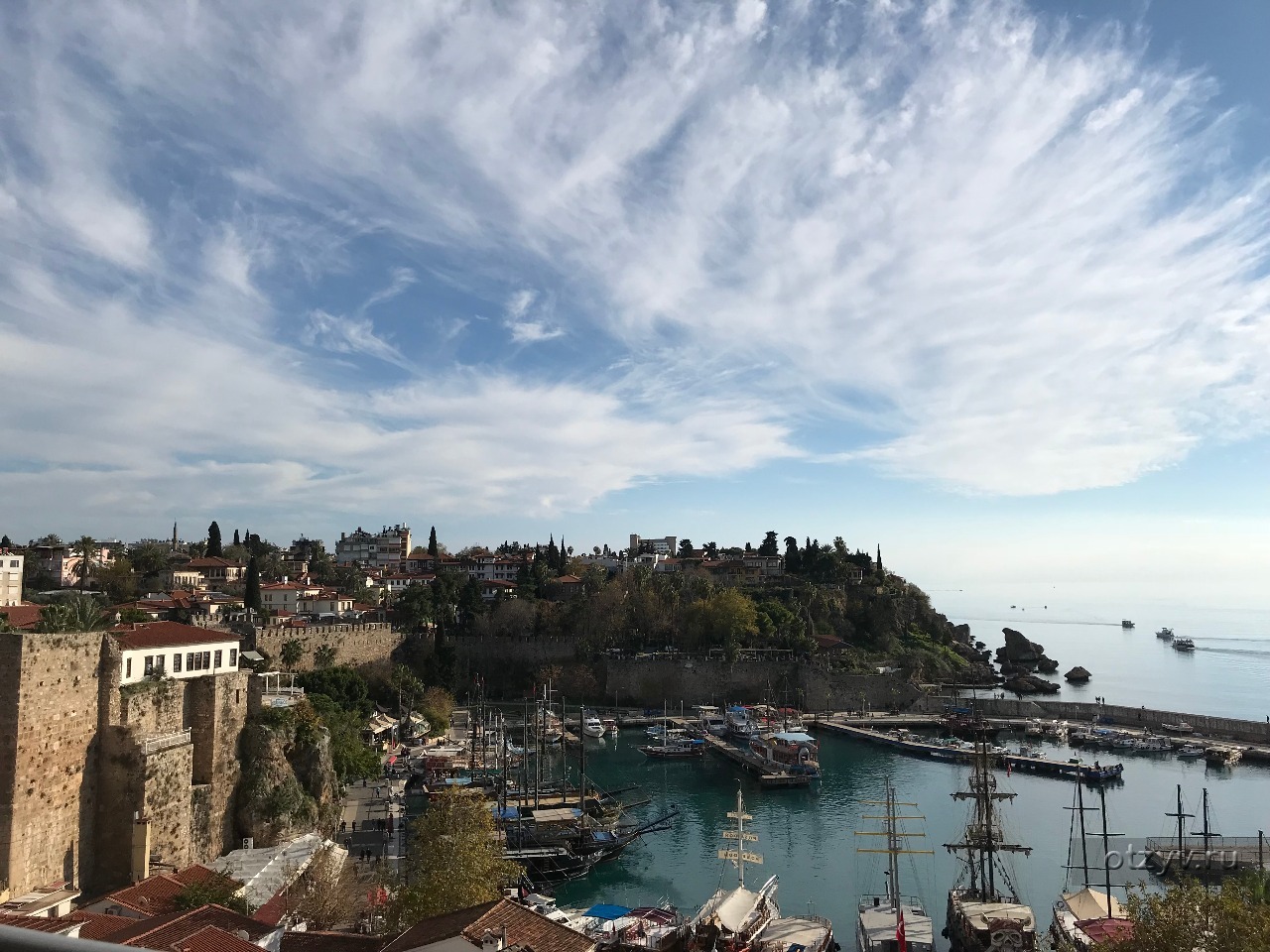 Анталья также подойдёт для отдыха зимой. Анталья также подойдёт для отдыха зимой.