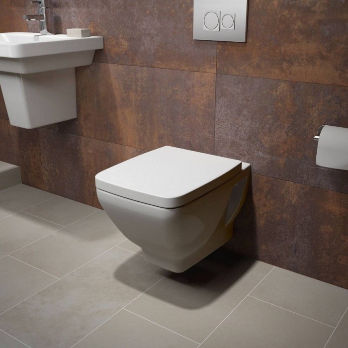 Если вы задумываетесь, как оформить туалет, имеющий небольшую площадь, рекомендуем остановиться на подвесных типах конструкций унитаза. 