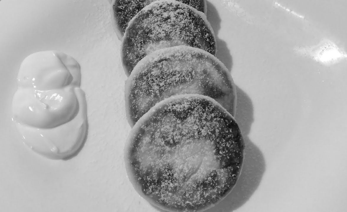 Устоять перед школьными сырниками было очень сложно.