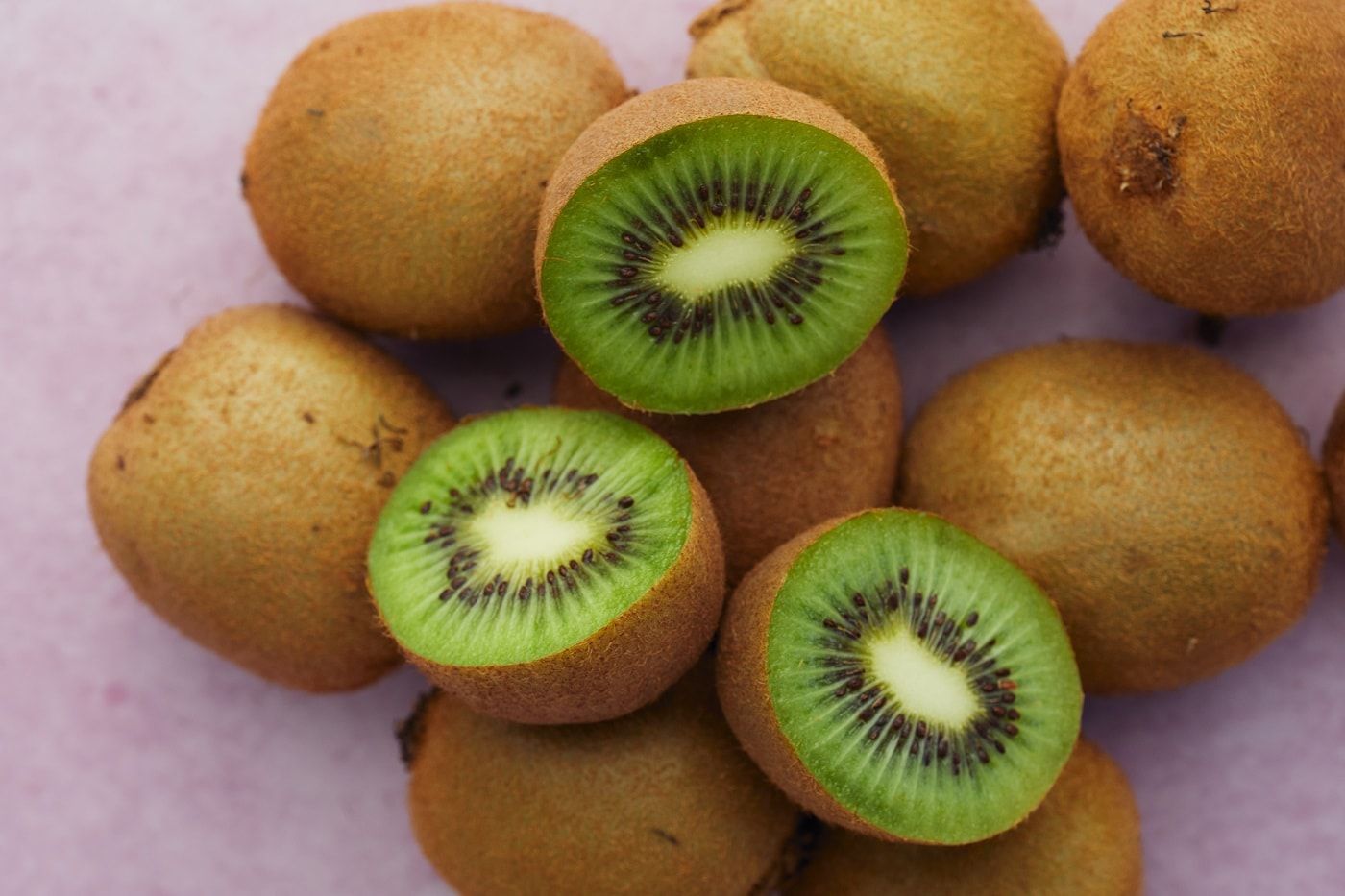 Киви также способствует здоровому крепкому сну. Киви также способствует здоровому крепкому сну.