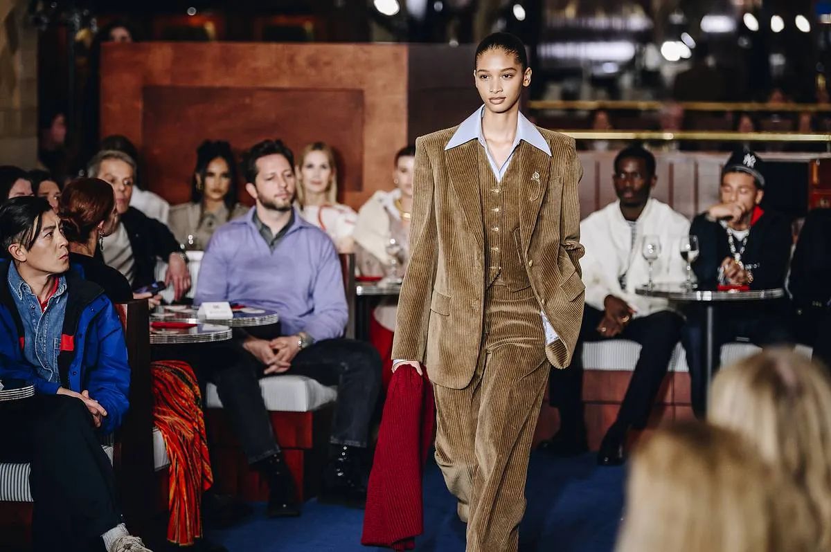 Современные вельветовые пиджаки выходят на новый уровень.