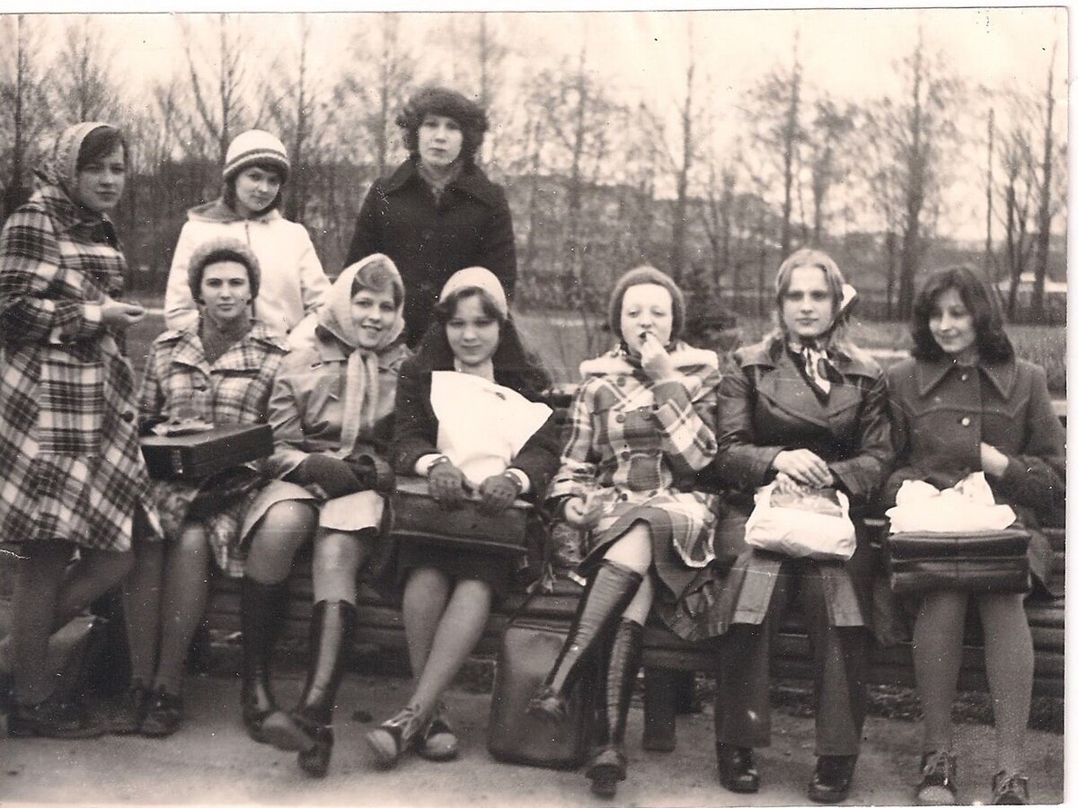 Позволить себе лакированные сапоги могла далеко не каждая советская женщина.