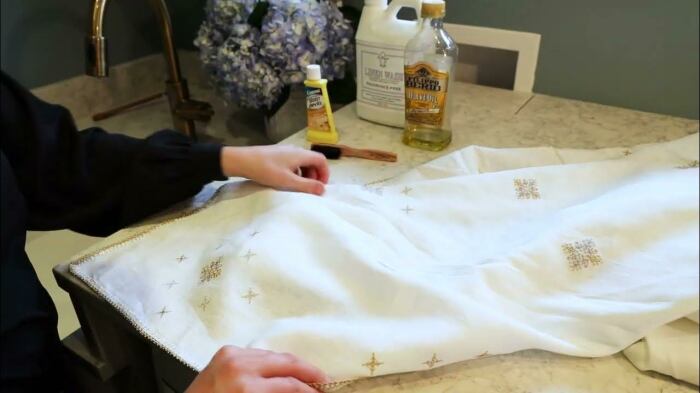 Глицерин, как комнатной температуры, так и горячий эффективен в борьбе по выведению пятен. \ Фото: i.ytimg.com.