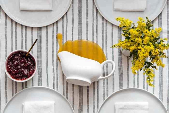 Для выведения пятен можно использовать перекись водорода. \ Фото: thespruce.com.