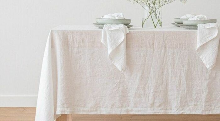 Вернуть первозданный белоснежный вид скатерти можно несколькими способами. \ Фото: bing.com.