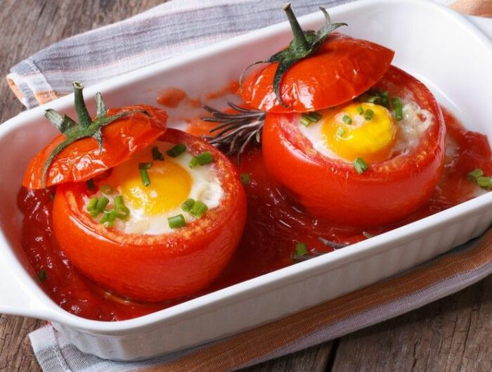 Яичница в помидорах.  Фото: twitter.com.