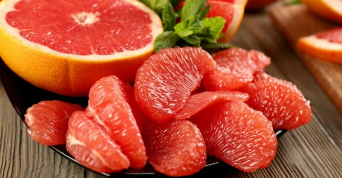 Грейпфруты также прекрасно заменят сахар. \ Фото: insanelygoodrecipes.com.