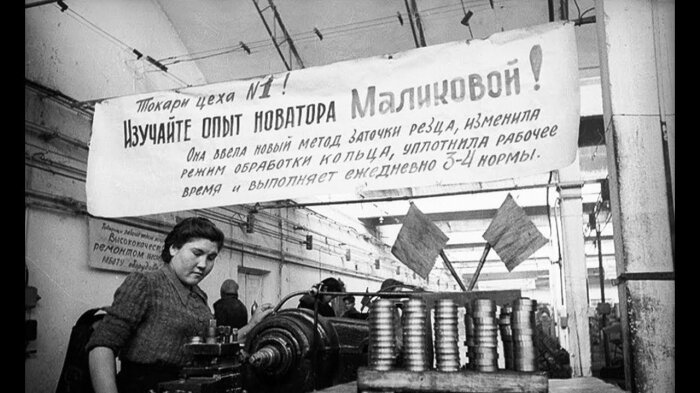 Женщины и мужчины трудились не покладая рук. \ Фото: bronk.club.