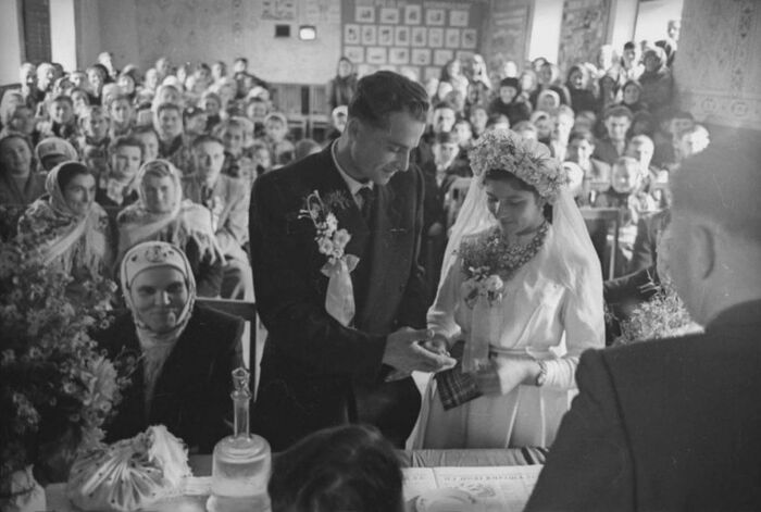 Советскую свадьбу гуляли всей толпой. \ Фото: images.clstorage.net.