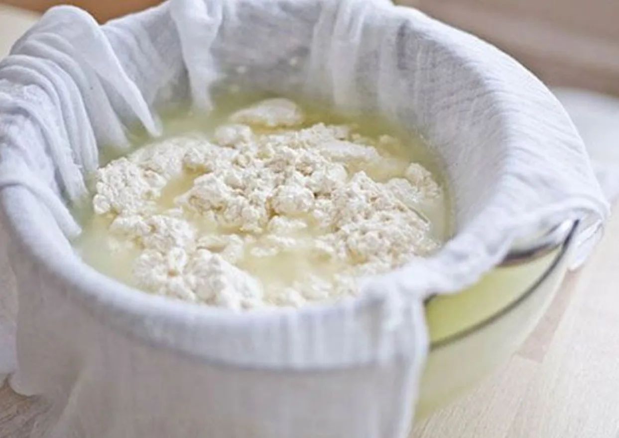 Получается очень вкусный творог.