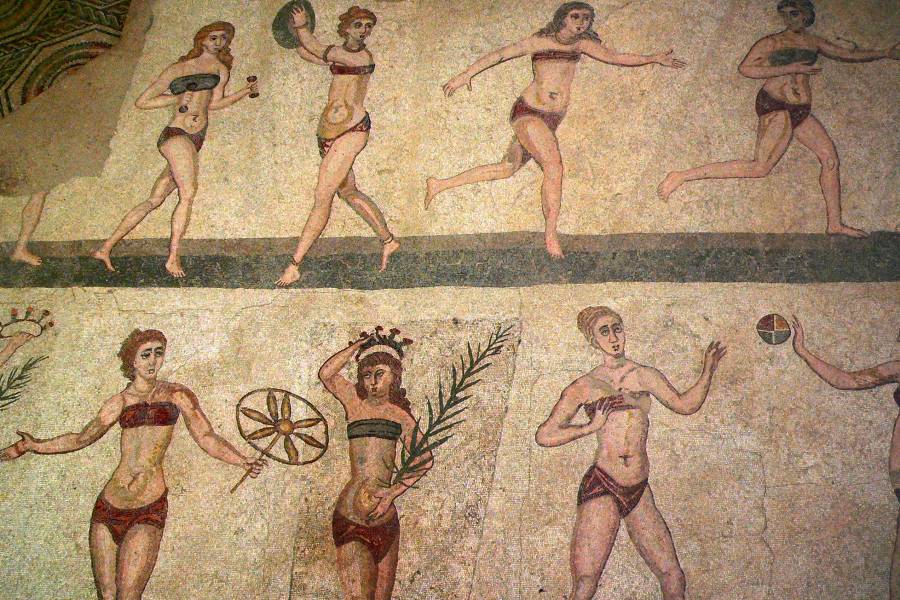 Мозаика с девушками в бикини, вилла «Романа дель Казале», Италия. \ Фото: images.interestingengineering.com.