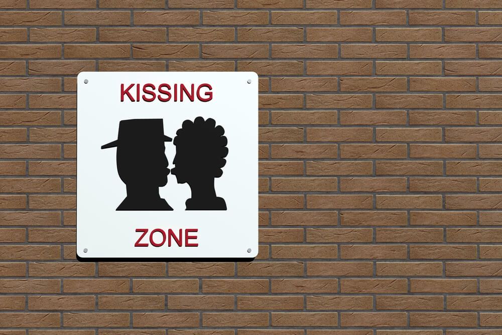 Зона для поцелуев.