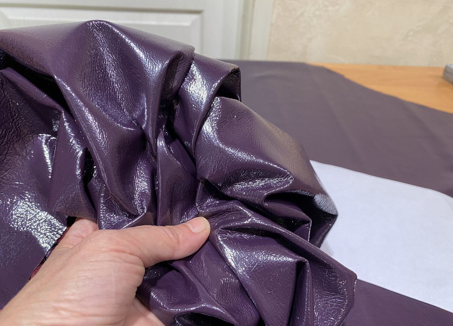 Фиолетовые кожаные вещи - для смелых.