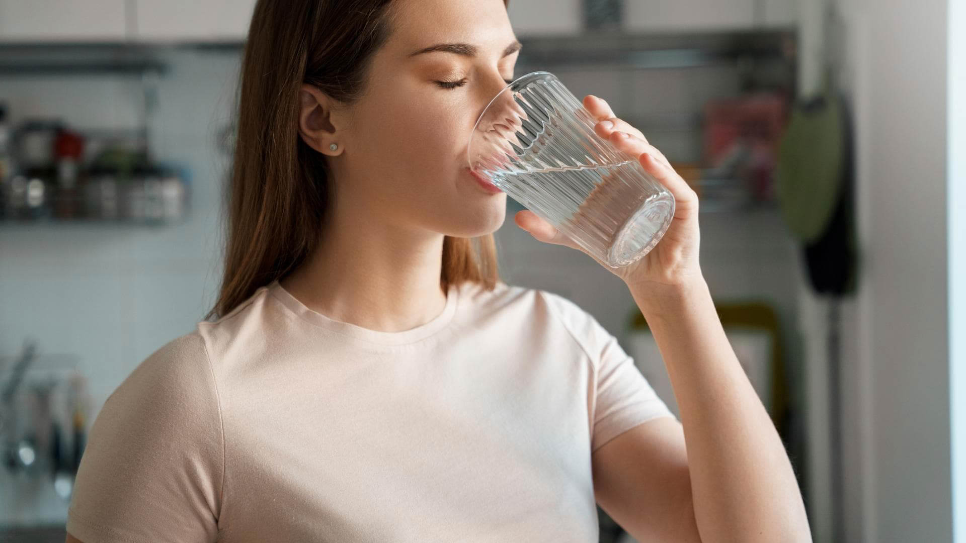 Выпивая стакана воды натощак, человек запускает работу организма.